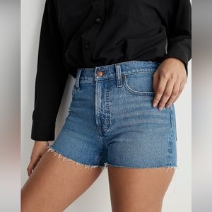 The Curvy Perfect Vintage Jean Short in Swanset Wash, Size 28